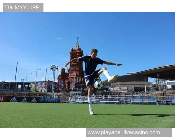 花式足球的魅力与技巧探索让我们一起感受这项运动的无限可能与创意之美 花式足球的魅力与技巧探索让我们一起感受这项运动的无限可能与创意之美