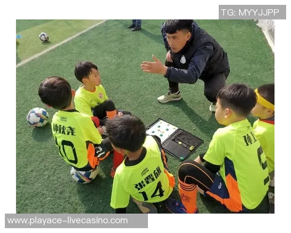 当足球老师的日常：培养孩子们的团队精神与运动能力